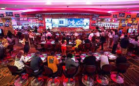 Tampilan gulungan permainan Starlight Princess di aplikasi via togel dengan simbol Wild dan Scatter berwarna emas